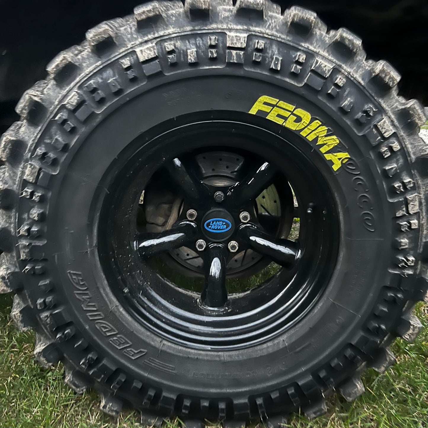 Land Rover Discovery 2 Centre Caps - Black/Orange LR Logo