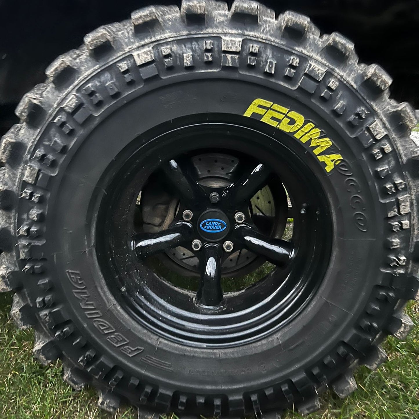 Land Rover Discovery 2 Centre Caps - Black/Blue LR Logo