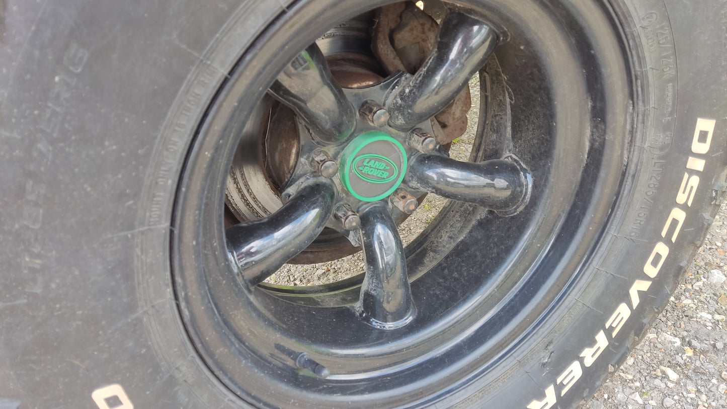Land Rover Discovery 2 Centre Caps - Black/Orange LR Logo