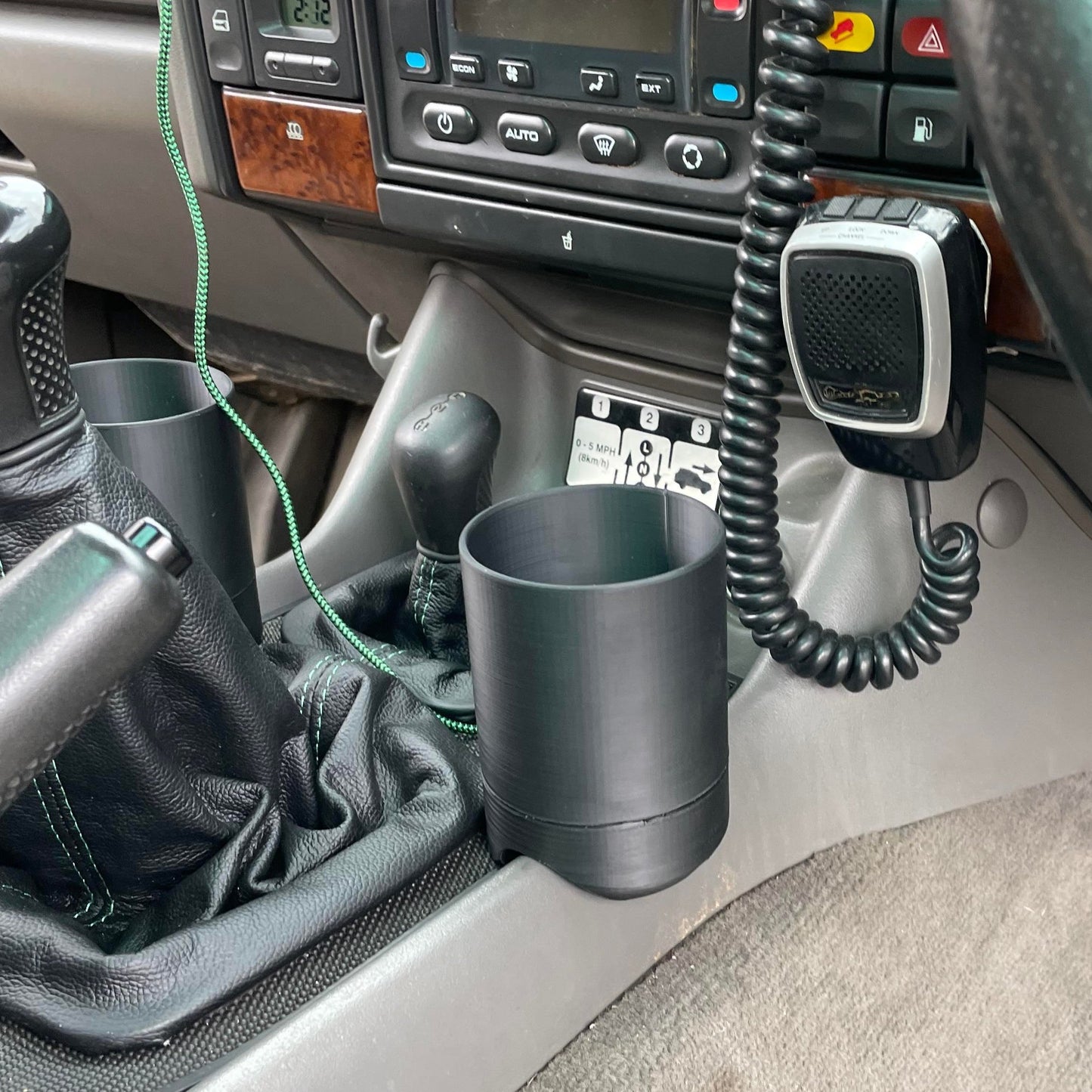 Land Rover Discovery 1/2 Cup Holders